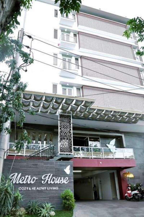 Metro House Hotel Surabaya Exterior photo