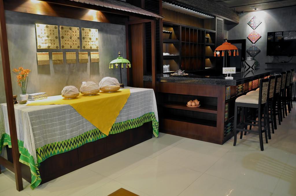 Metro House Hotel Surabaya Exterior photo