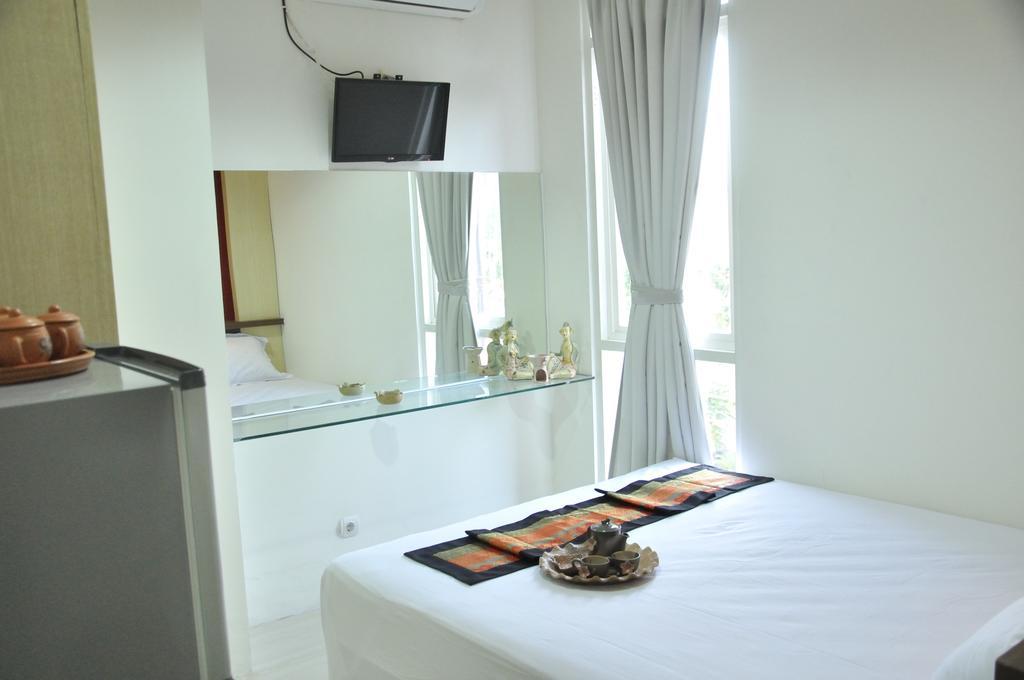 Metro House Hotel Surabaya Room photo