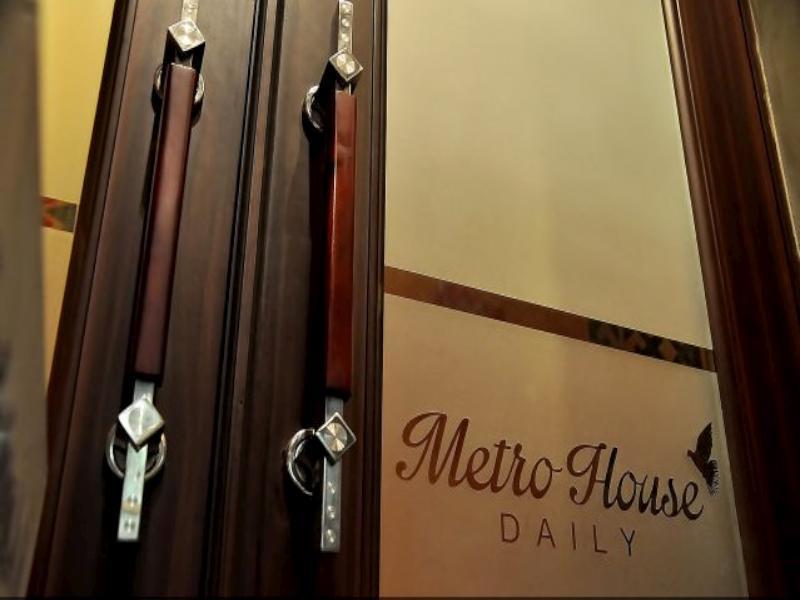 Metro House Hotel Surabaya Exterior photo