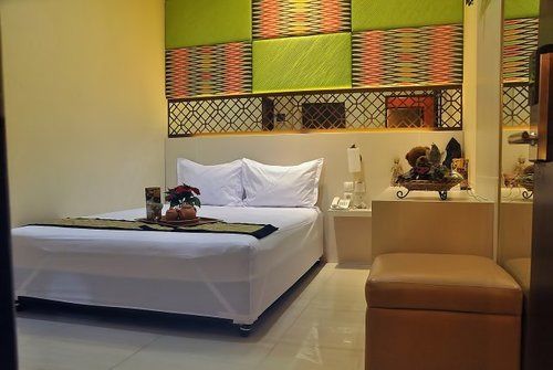 Metro House Hotel Surabaya Exterior photo