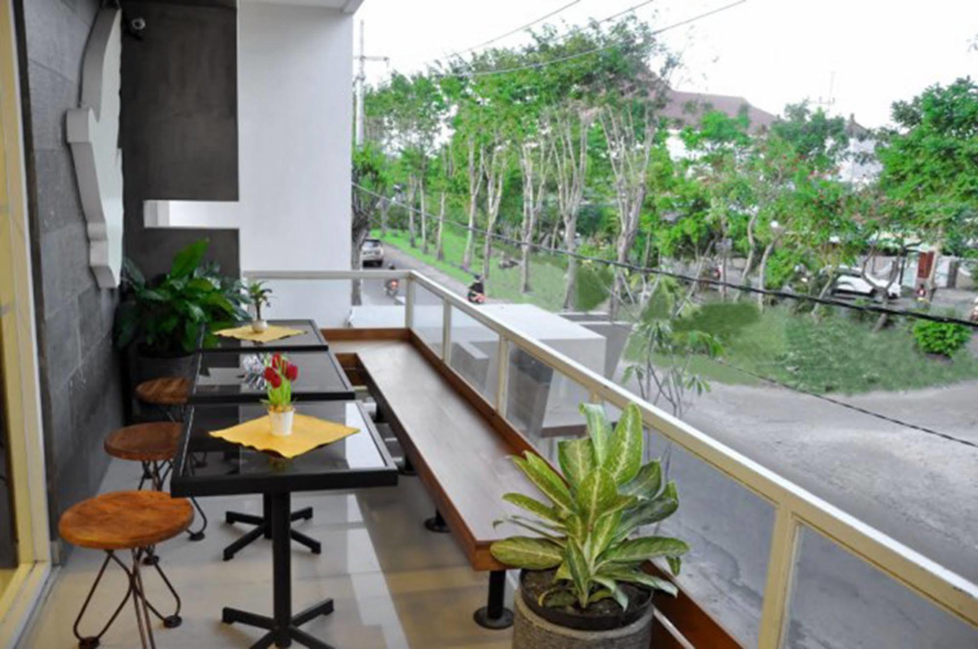 Metro House Hotel Surabaya Exterior photo