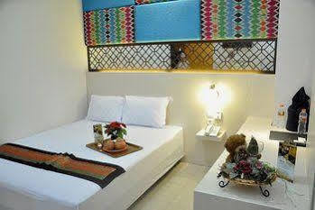 Metro House Hotel Surabaya Exterior photo